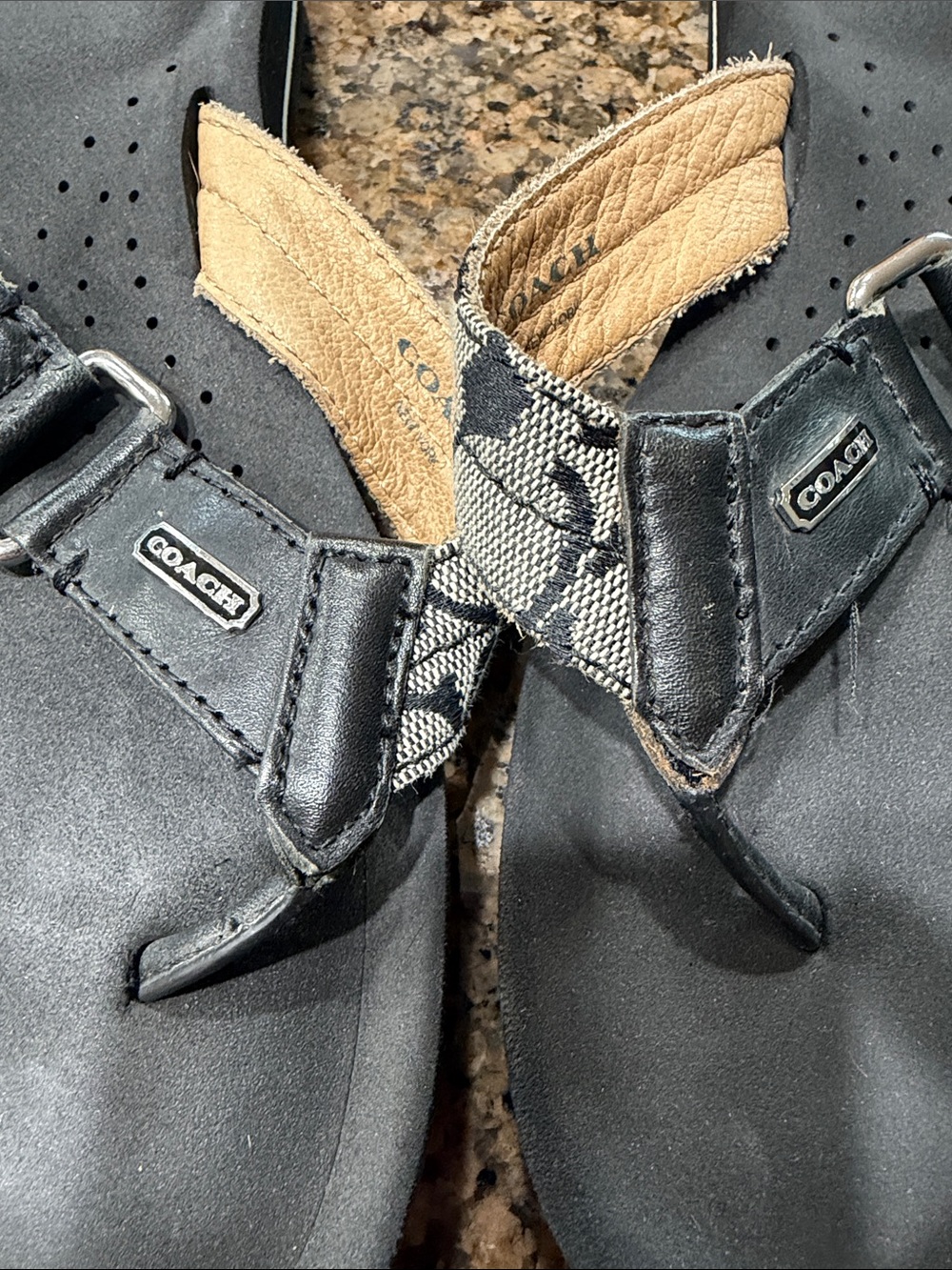 Coach Black and Tan Logo Thong Sandals Size 8 - Picture 11 of 11